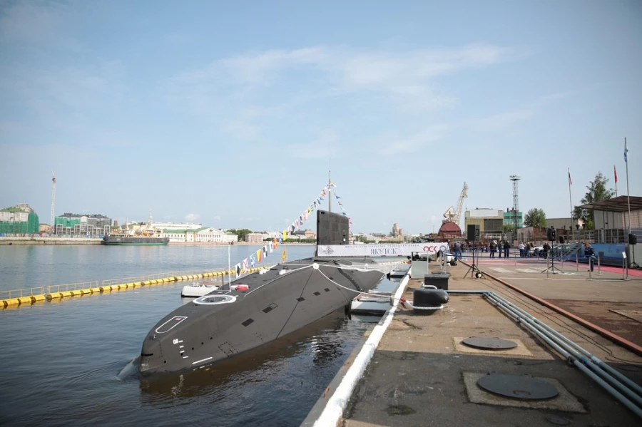 В ВМФ России передали новую дизель-электрическую подводную лодку «Якутск»