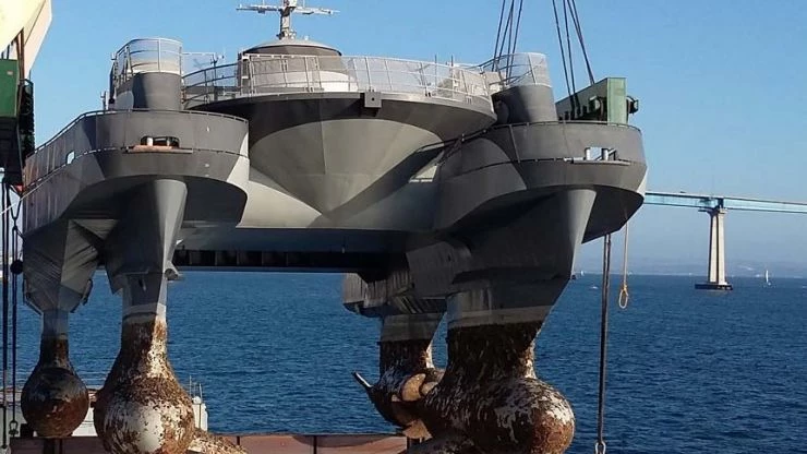 СМПВ Sea Slice — американский военный корабль Sea Slice создан Lockheed Martin и оснащён скорострельными ракетными установками (длина – 32 м, ширина – 16 м, скорость – 60 узлов). ФОТО – Think Defense 
