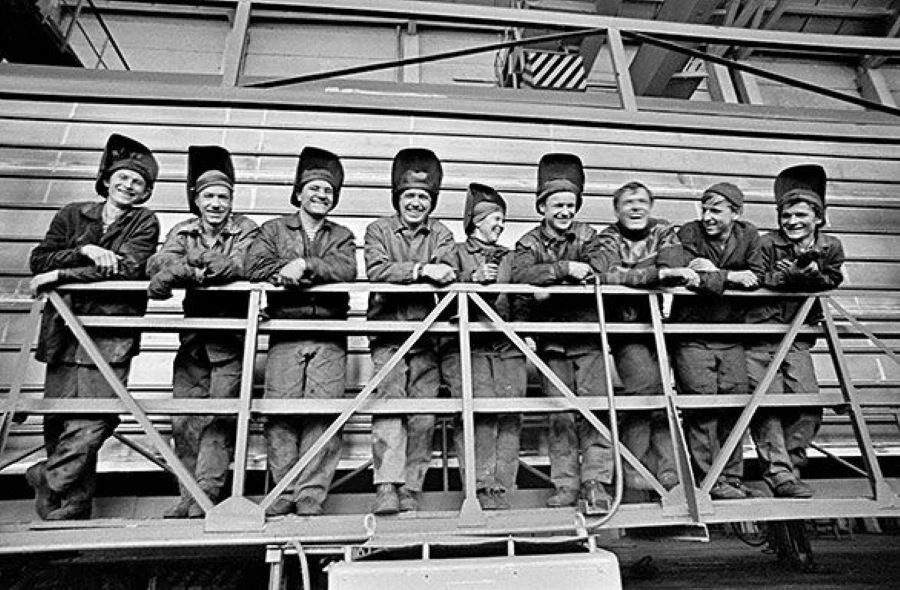 Советские сварщики. Брянский машиностроительный завод. 1975 год