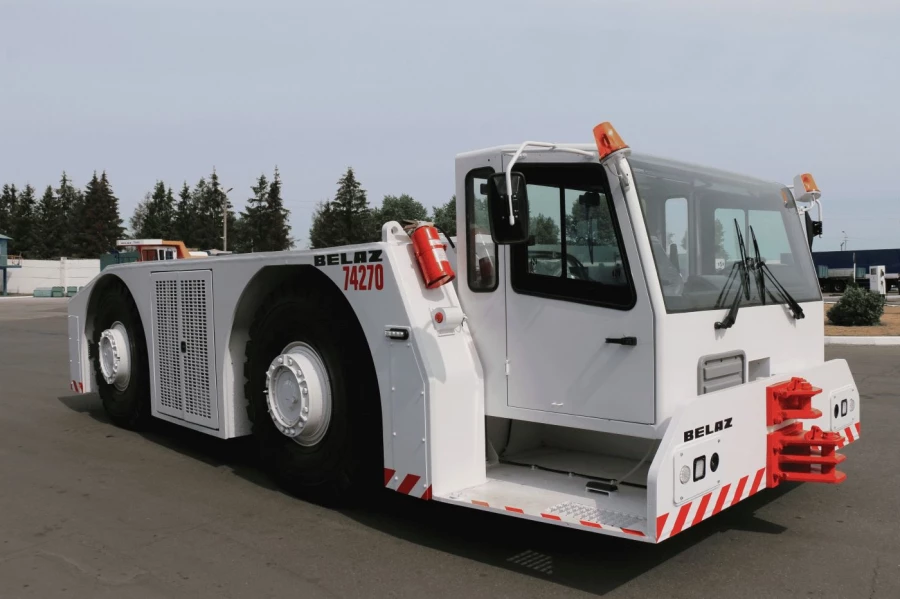 Аэродромный тягач / БЕЛАЗ