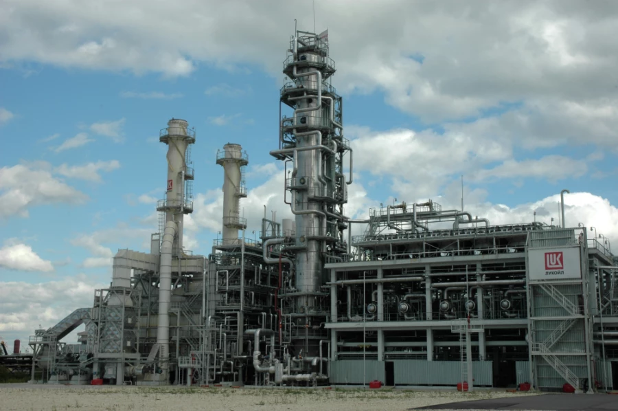 Нефтеперерабатывающий завод Лукойла в Кстово (Нижегородская область). Фото: Михаил Безносов, РИА Новости