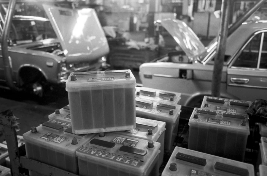 Аккумуляторы для автомобилей ВАЗа. 1984 год. Фото: Всеволод Тарасевич, РИА Новости