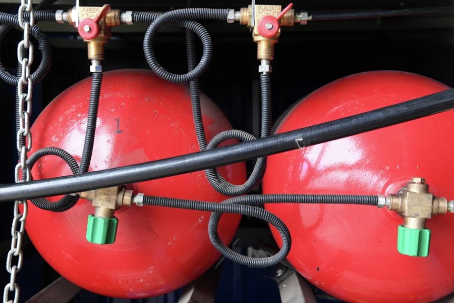 Пункт переоборудования автотранспорта на газомоторное топливо. Фото: Максим Богодвид, РИА Новости