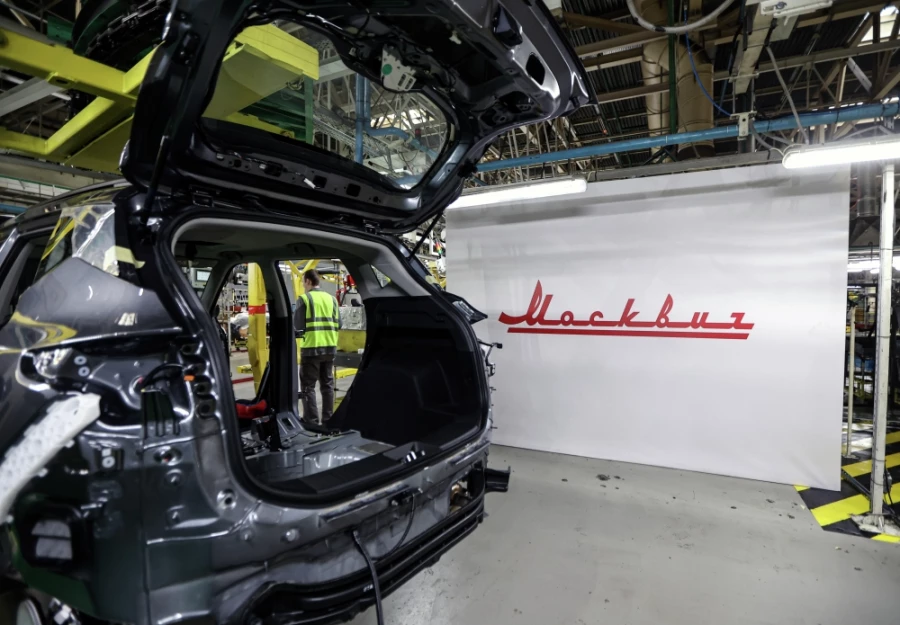 Сборка кроссовера Москвич 3 на линии завода Москвич. Фото: Павел Львов, РИА Новости