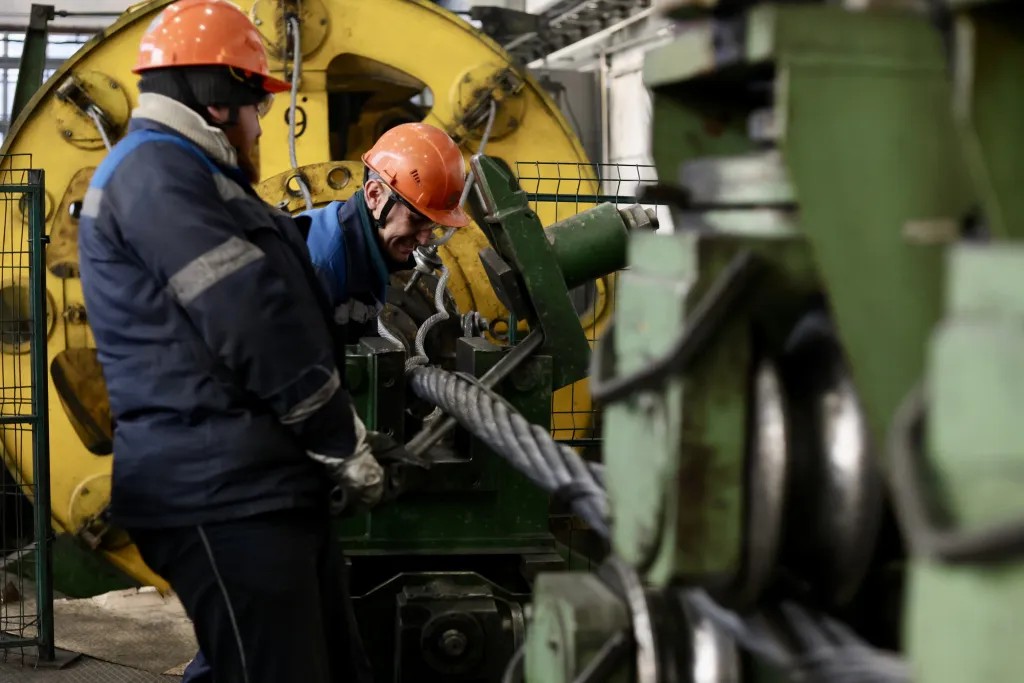 ММК-Метиз впервые изготовил стальной 72-миллиметровый канат для горнодобывающей промышленности