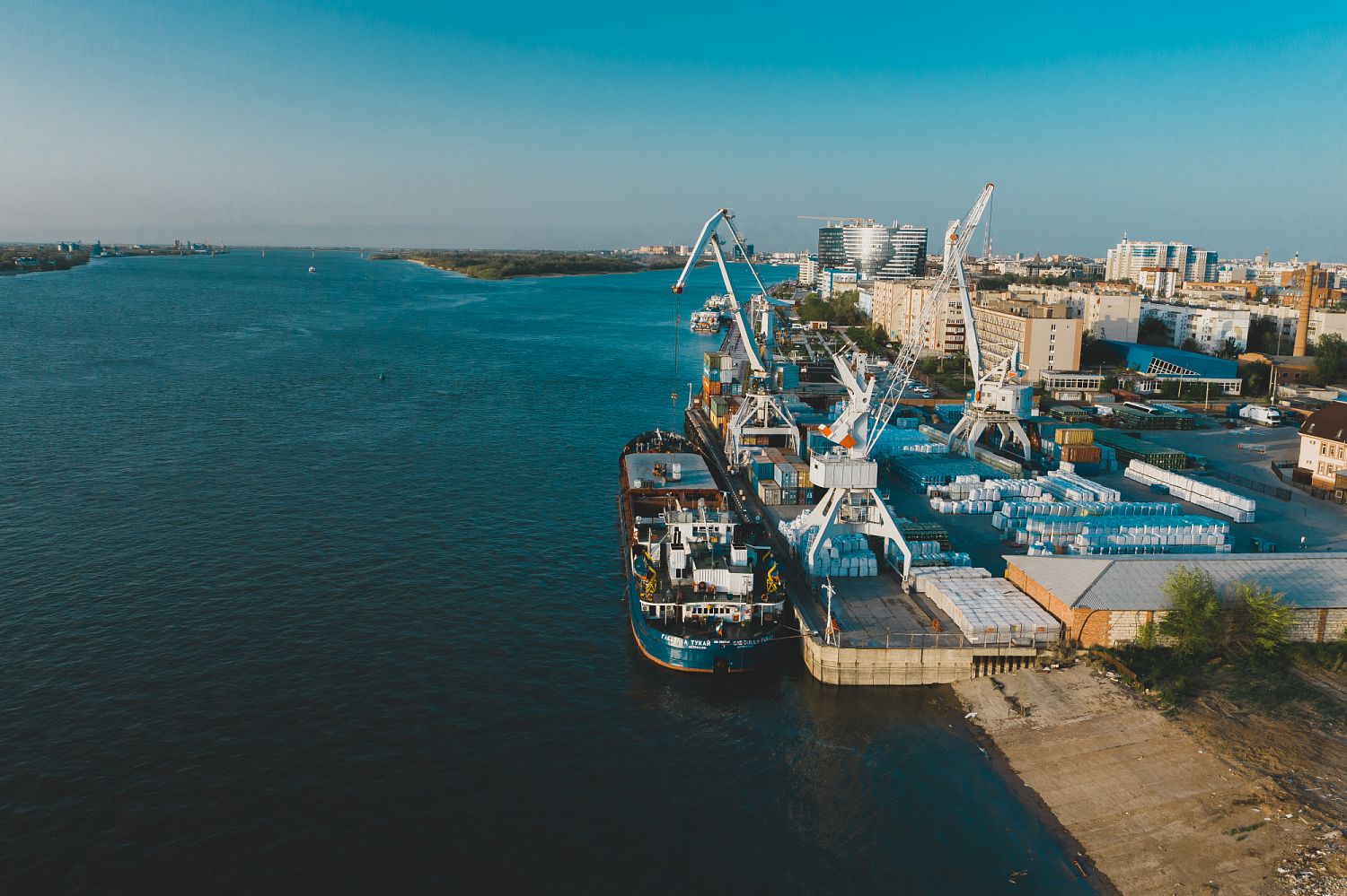 Грузооборот астраханских портов достиг 5,7 миллиона тонн